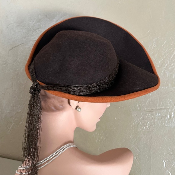 ASTOUNDING 1940s\' BROWN FELT WIDE BRIM FEDORA WITH ORANGE FELT EDGING. main image 5
